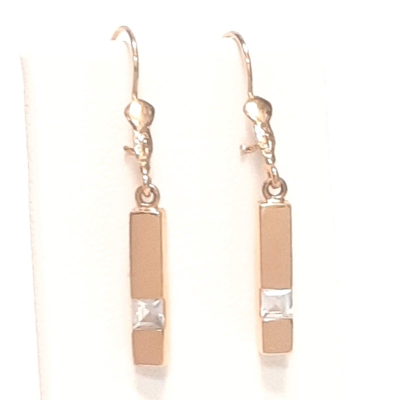 Korvakorut zirkoneilla